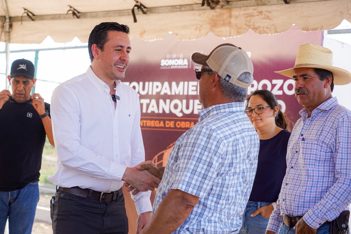 FernandoRVM's tweet photo. La perseverancia de una comunidad logra grandes cambios.

Hoy entregamos el equipamiento del pozo, infraestructura hidráulica y un tanque elevado en el Molino de Camou, una obra que durante décadas fue una necesidad para sus habitantes.

Un logro construido con la gestión de las y los vecinos y el trabajo conjunto con el gobierno, como lo ha impulsado el gobernador @AlfonsoDurazo en todo Sonora.