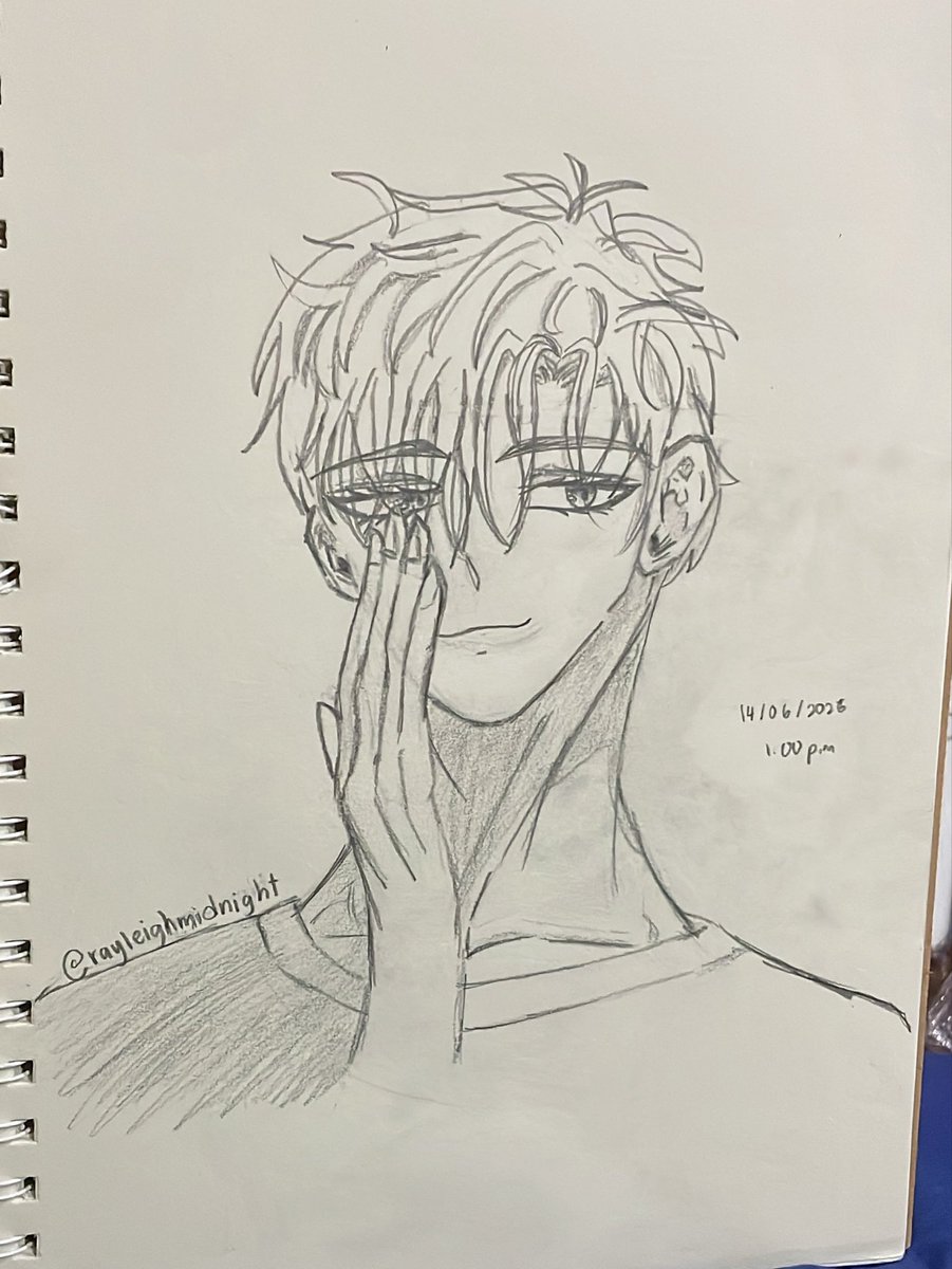 rayleighmidnigh's tweet photo. I hate his mouth, let’s forget about his hand fr 🥀 the head placement is weird, n I thought I kick the eyes, but uhhh… looking again, it looks sucks, even the hair too actually, but oh well-
Gotta practice more 🔥 🔥
Ngl, I make this in a rush, so yeah 🫠
#passion
#ilay https://t.co/uTIG5u3FoG