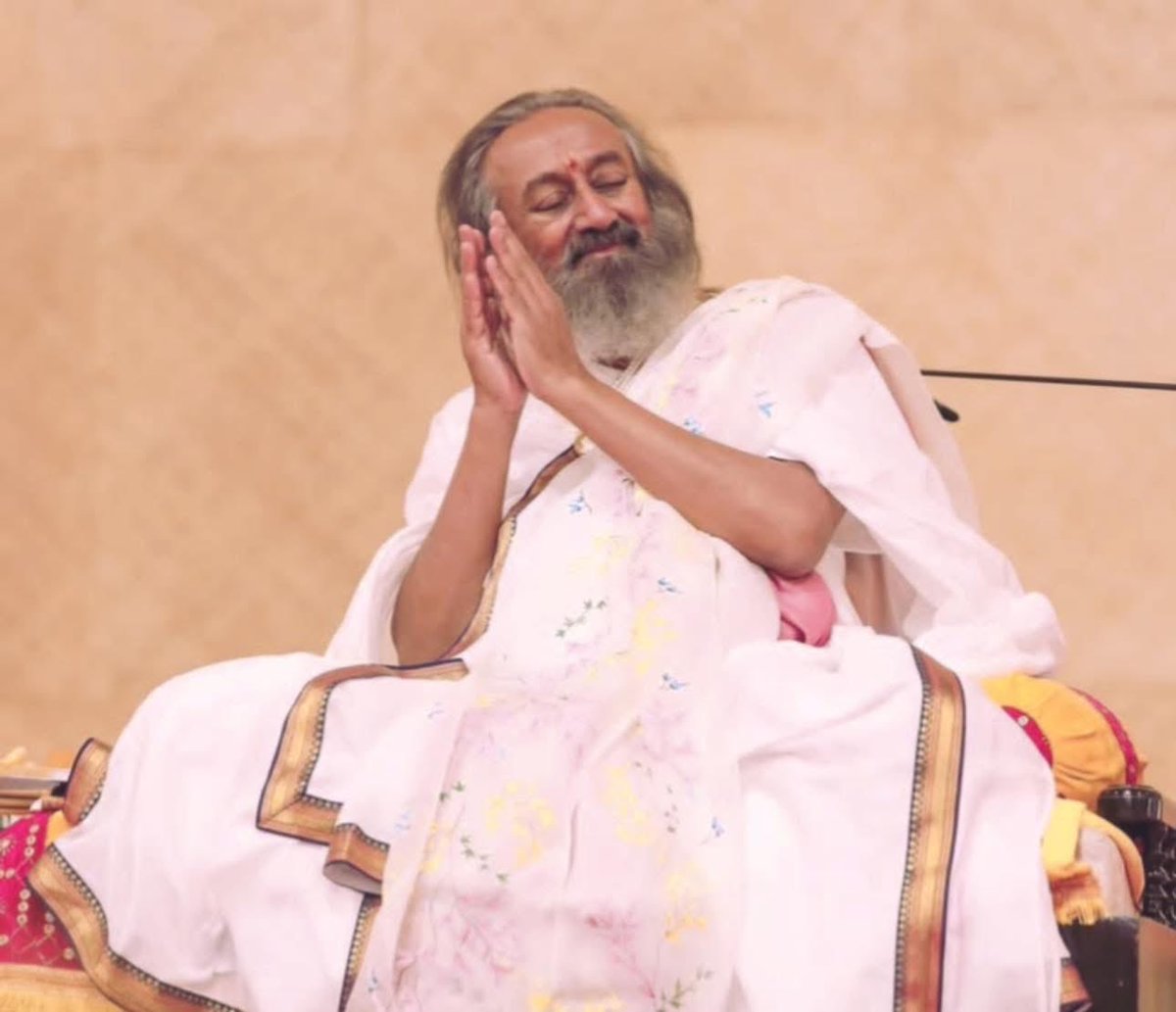 JGDSwamiji's tweet photo. One who is in love with the entire universe worships everything in this universe.
@Gurudev 🪷🪷 https://t.co/F4Jc4aQN2F