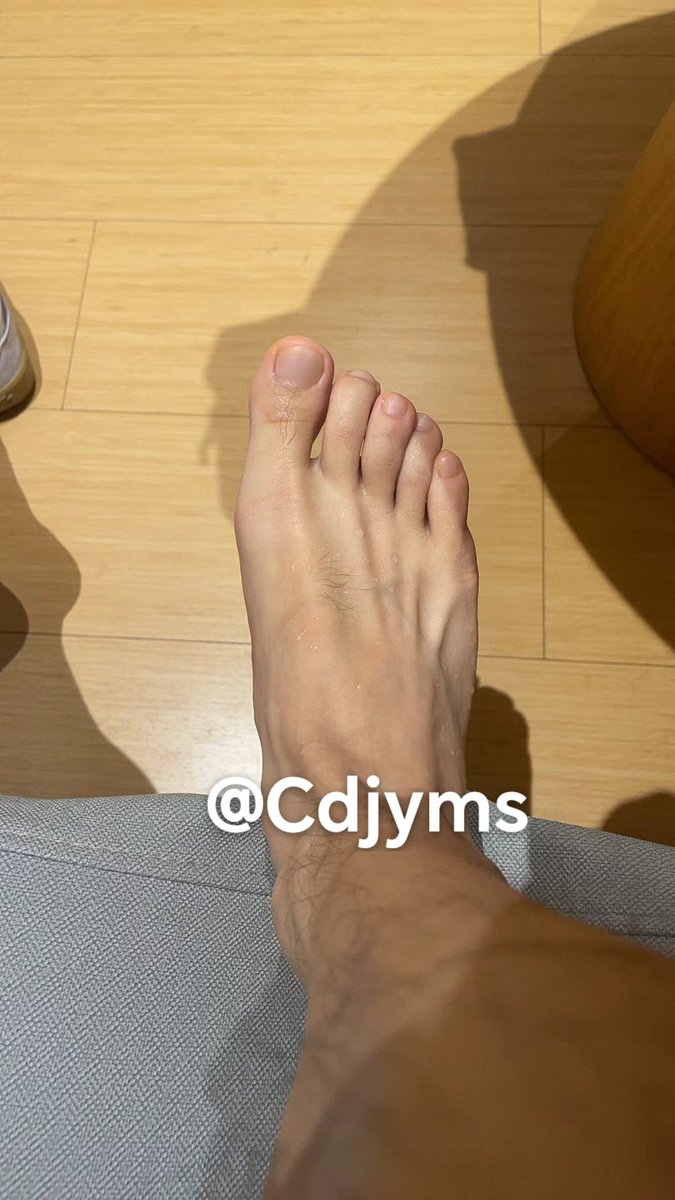 cdjyms's tweet photo. 有贱狗来舔爸爸的🦶吗？ #短跑体育生 https://t.co/masFsxhZ6n