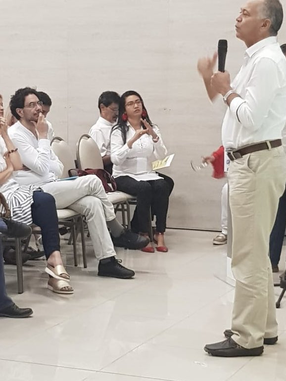 FredysSocarrasR's tweet photo. Con @IvanCepedaCast me une inclaudicable lucha por La Paz,  esto fue en 2019 creamos el capítulo @DefendamosPaz en @Valledupar_Col, tuvimos un almuerzo en casa de mi madre Barrio Cañaguate. Vamos a ganar porque los buenos para La Paz somos más. @CristoBustos A votar temprano! https://t.co/yKgEAxQIlt