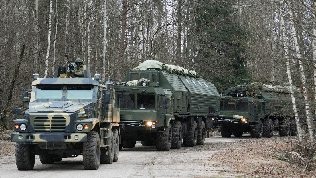 rtnoticias_br's tweet photo. 🇷🇺 Rússia afirma que armas nucleares russas em Belarus protegem fronteiras ocidentais

Moscou e Minsk deram "passos importantes para fortalecer o espaço de defesa comum", afirmou o Ministério das Relações Exteriores.

Confira 👉 https://t.co/a8Z5LgA3zO https://t.co/DOg9batgQh