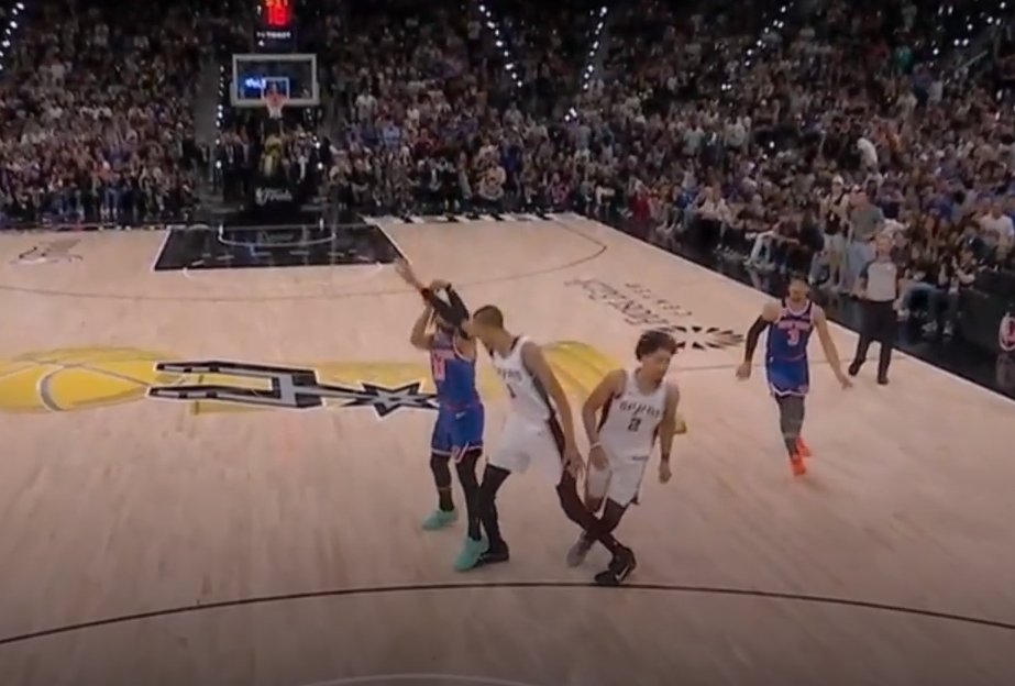 ZoidInsomnia's tweet photo. Wemby is a dirty player and the nba is refusing to give him another flagrant because then he wouldn't be able to play next game. Disgusting. https://t.co/5cg48kLDpP