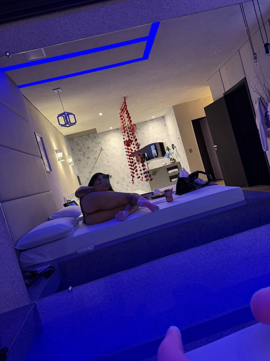 findomtsh's tweet photo. Uma noite te chifrando… quem é o corno que eu e meu namorado vamos humilhar enquanto paga nosso motel? 🫦💗

Corno e mansinho batendo chifre! https://t.co/fo7eY3VsXj