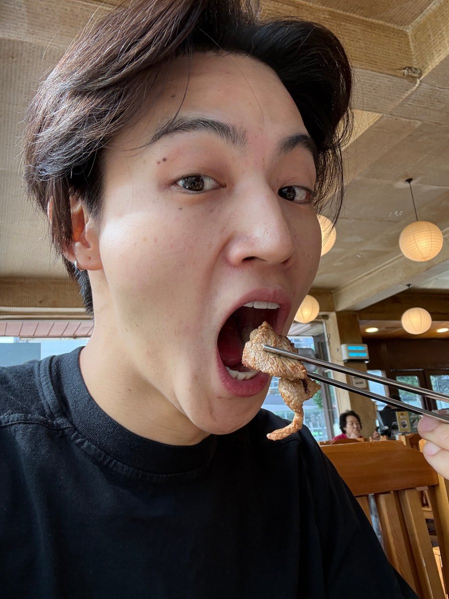 zrhvibes's tweet photo. ㅤ

           https://t.co/VJfdNjWcGc⠀⠀⠀⠀⠀⠀⠀⠀⠀⠀ .ᐟ ㅤ

           💬 sometimes we need to feed aegi's daddy too. yummy ba? @jrdrekords 
ㅤㅤㅤ
ㅤㅤㅤ https://t.co/fWvtBCBkJ0