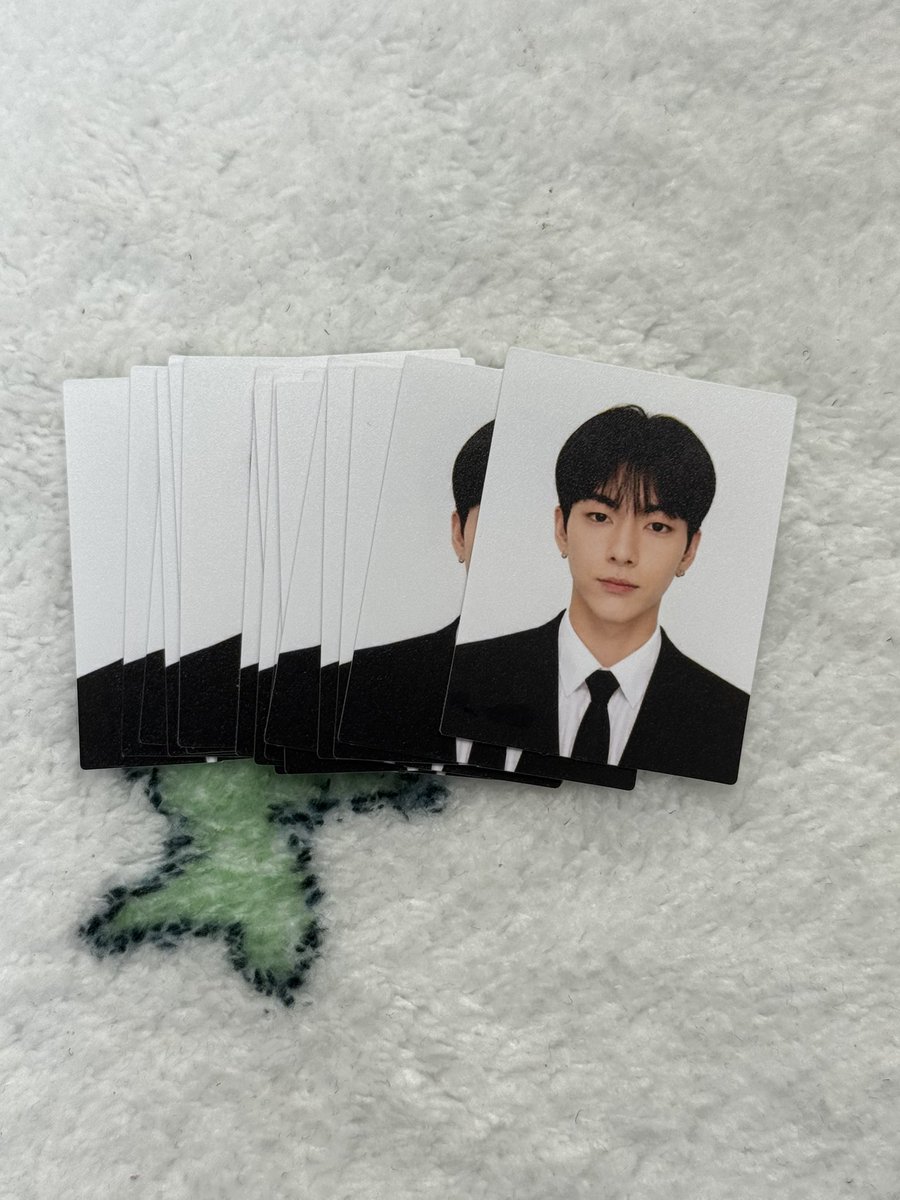 loodeve_'s tweet photo. 🎁 선착 특전 안내

오늘 방문해주시는 분들 중 선착 16명 한정 증명사진 포토카드를 드립니다💜

🖤 선착 20명 증정
🖤 증명사진 포토카드 1매

#넝쿨째배달온뜽미니
#Ode_atYourDoor
#OdeExpress
#엑디즈 #XdinaryHereos #오드 #오승민 https://t.co/fj51dsy6ge