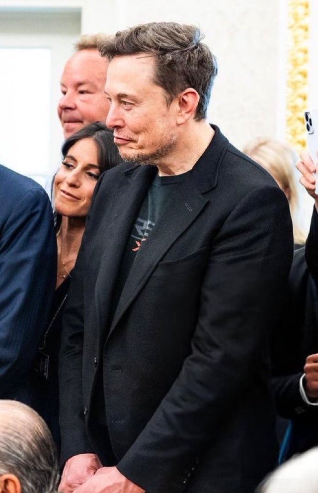 redtesla69's tweet photo. “He’s so polarizing”
“he has done some bad things, but I like his cars”
“he’s a greedy trillionaire”

When I’m out and about and I hear these words about Elon Musk, it feels as if they’re being said about me, I look at the person and I wonder how they got to be so stupid. https://t.co/iZOi63jdRx
