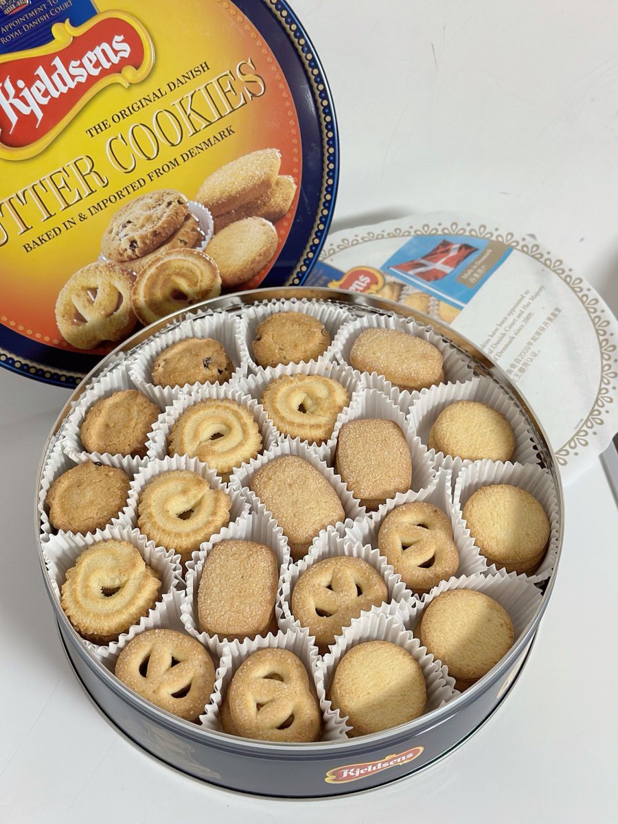 JMannevy's tweet photo. Had a lovely time baking chocolate chip cookies with the neighbor’s 7-year-old today! Shared half with our apartment building’s senior residents. Small joys make warm communities. https://t.co/lZD22be2Rn