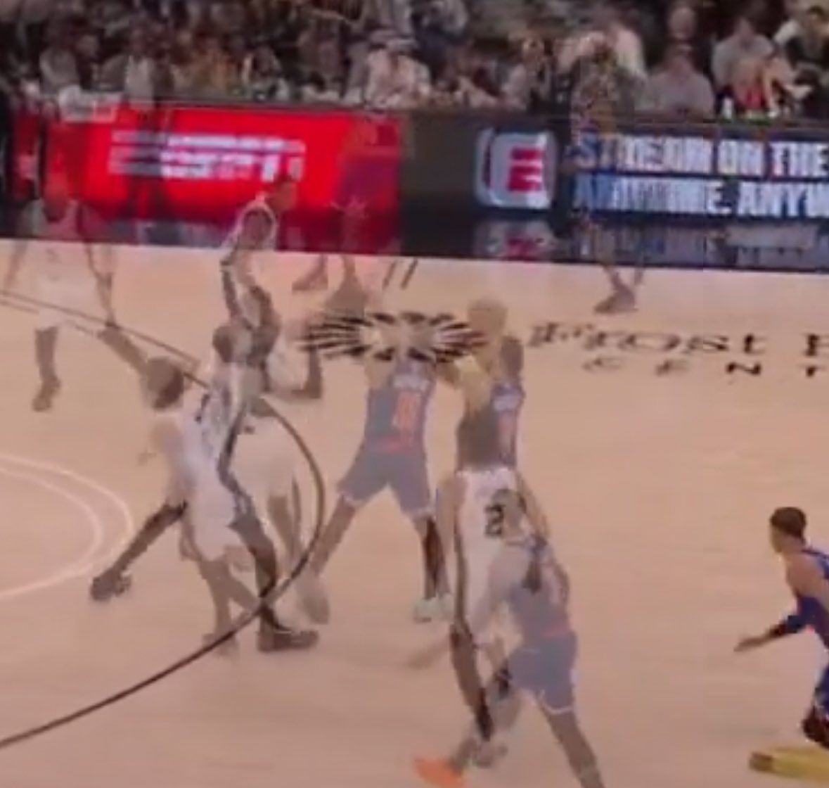 bekfestv's tweet photo. @HaterReport Unnatural shooting motion, he was damn near trying to do the splits coming down https://t.co/s8XCFos0Q8