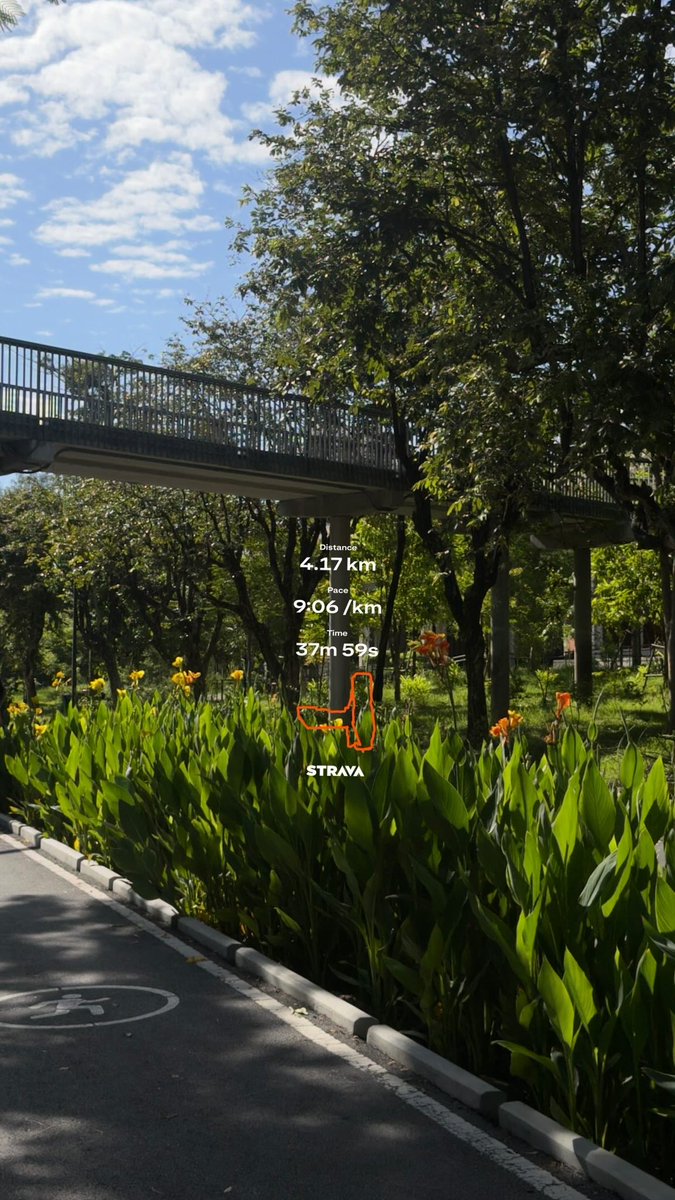 23jpeg's tweet photo. morning run ที่สวนเบญวันนี้ อากาศดี https://t.co/vWBQ5k4J15