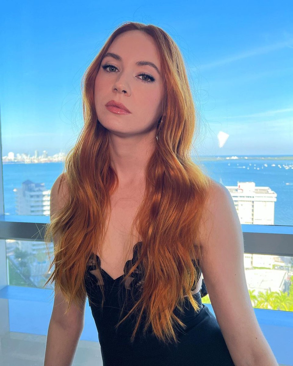beautifulcelebz's tweet photo. Karen Gillan 😍 https://t.co/aEZmmzMqXf