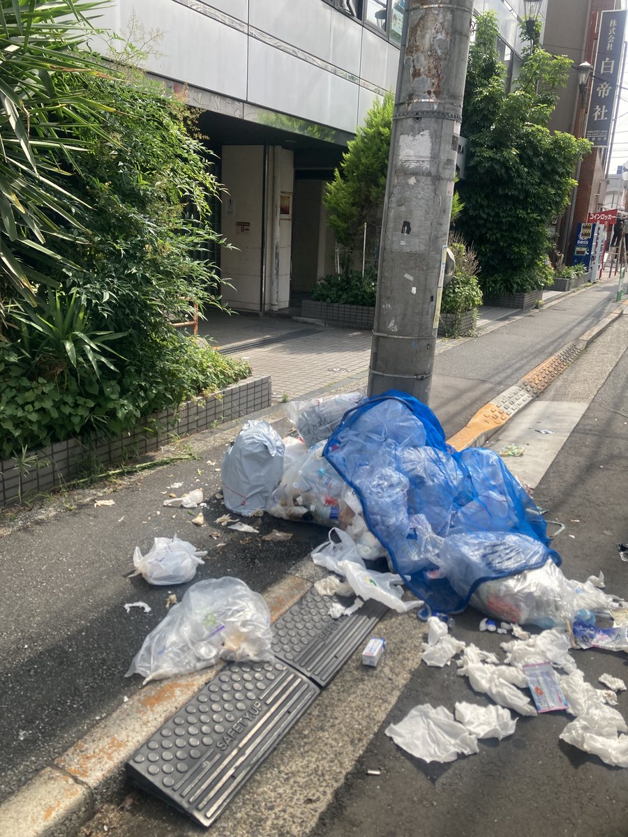 ringorirankan's tweet photo. @HYT4ALL 
先日お茶会にお邪魔しました。
昨日9時前の池袋です。民泊のマンション前です。 https://t.co/cbEbYKj8cH
