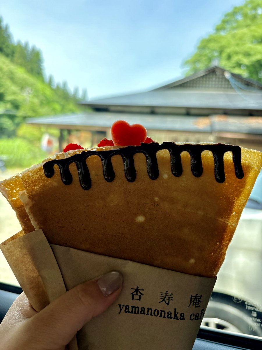 a_y_lsg's tweet photo. 先週と今日とさくらんぼ🍒の収穫のお手伝いして来たー!!!
大好きなさくらんぼに囲まれてめちゃくちゃ幸せな楽しい時間でしたわ🤭
傷モノもお土産にいただいて感謝の極み🙏🏻✨
帰りがけに気になってたパリパリのクレープも食べて来た🥰
幸せ～～～～～♡ https://t.co/dvGS2RMQvH