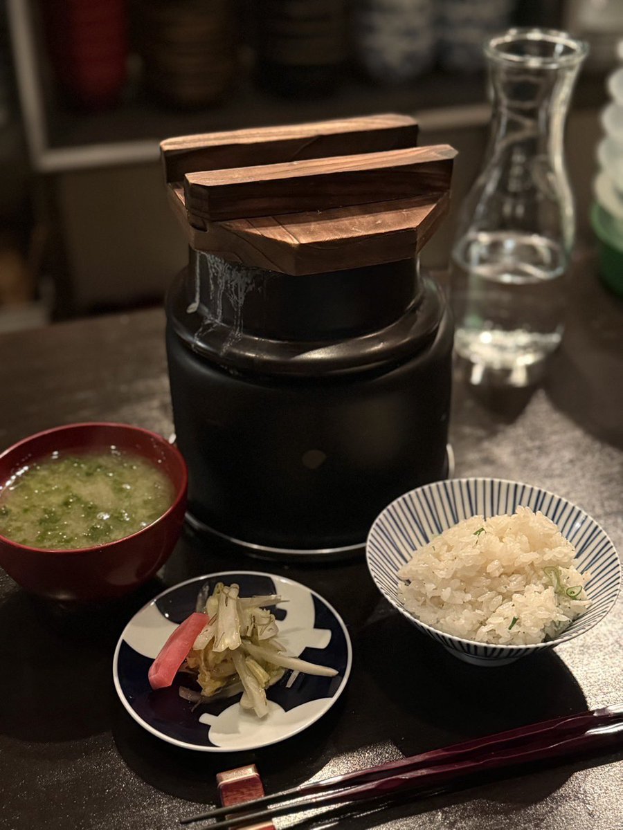 sawa8938's tweet photo. やくみやの釜飯の美味しさの秘訣は、炊く時にグラム単位でお米やお水の量を測るからかな？今月は、新生姜とお揚げの炊き込みご飯です。
6月のお献立&amp;ご予約方法はこちらをご覧下さい↓

https://t.co/NRqnuhLizV https://t.co/Sr4FsnEpT7