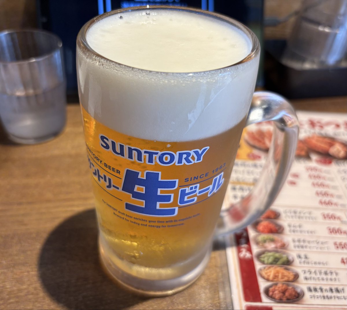 ban0408's tweet photo. やはり遠征2日目の昼間はこれがないと始まらん
餃子待ち🥟🥟🥟 https://t.co/upX1DtwNOr