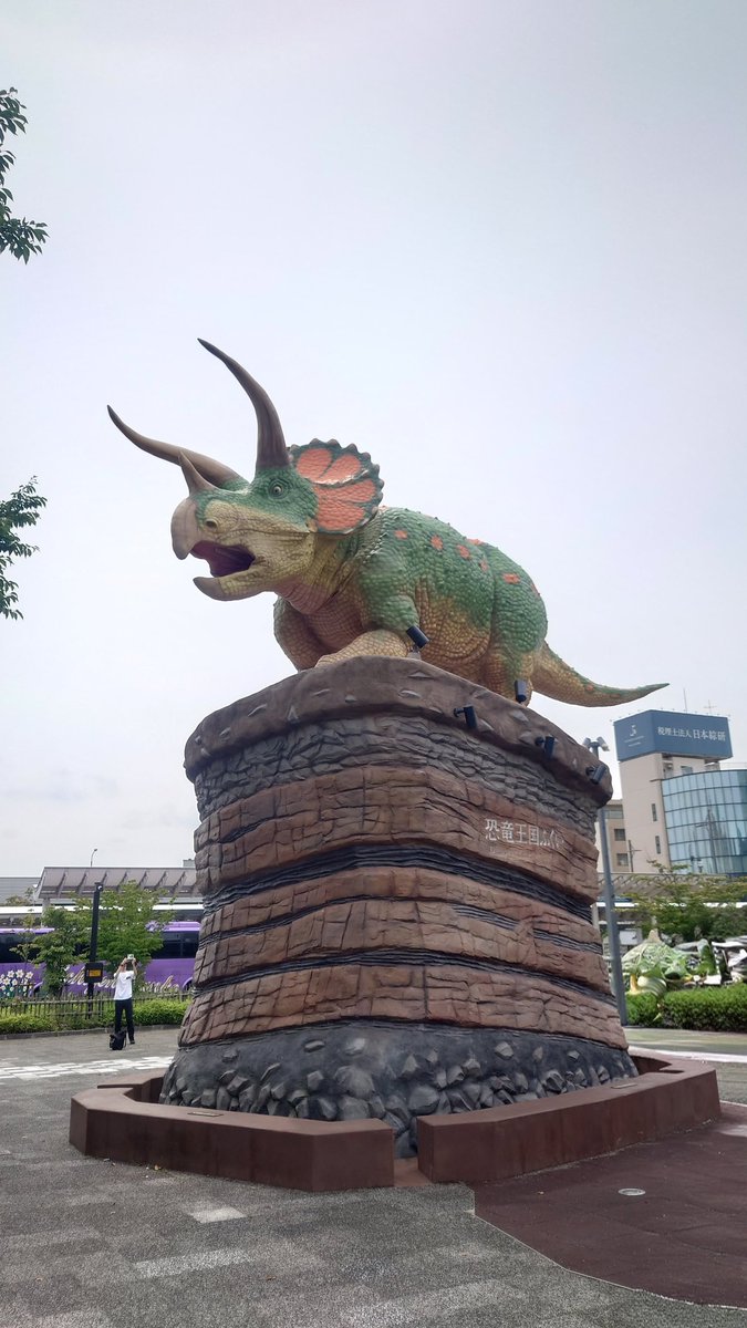ravedesole's tweet photo. 福井駅前 恐竜ー🦖 https://t.co/Zvv4WQGDJY