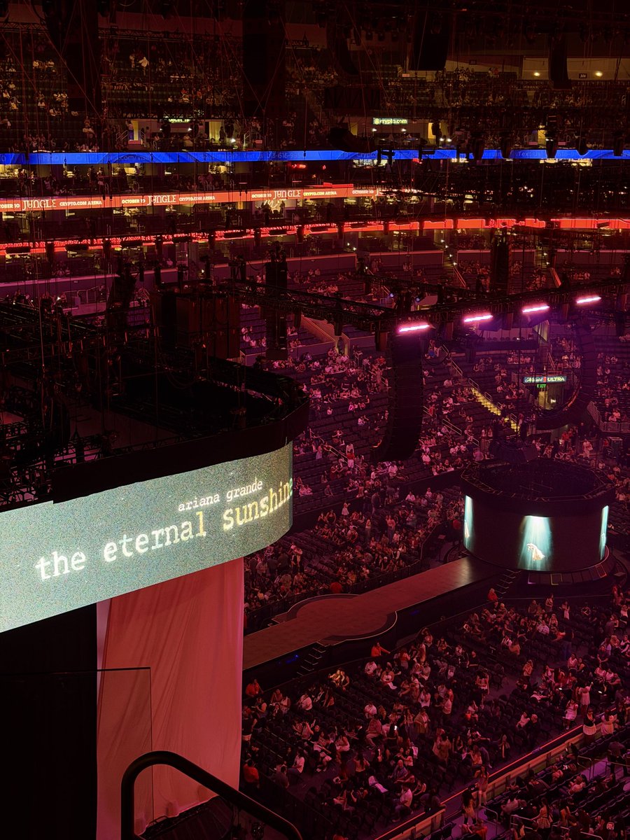 shortnsweetooth's tweet photo. eee i’m excited! lowkey scared that im this high up though https://t.co/M5C9ygMMbR