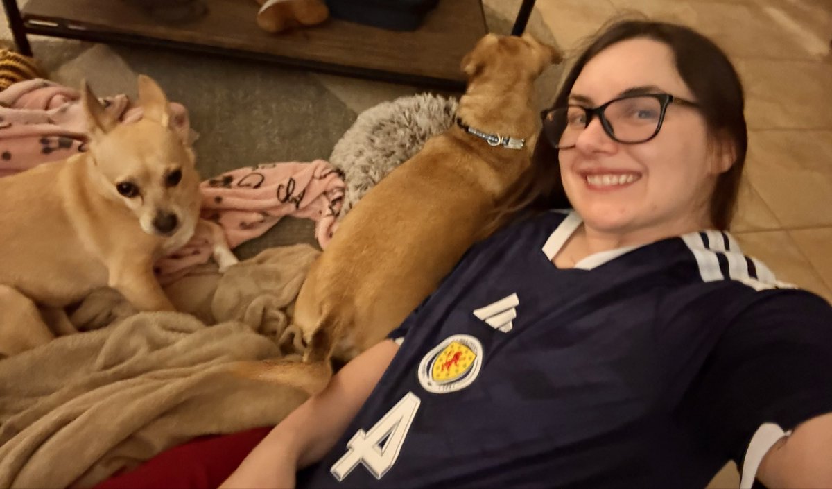 jorgitolution's tweet photo. RT @nikkistorm08: Come on Scotland 
🏴󠁧󠁢󠁳󠁣󠁴󠁿 ✨💫⚡️💪⚽️🥅 🤞

Mac and Sabrina are also pulling for you 🐾🐶 https://t.co/VpQlPrjCGw