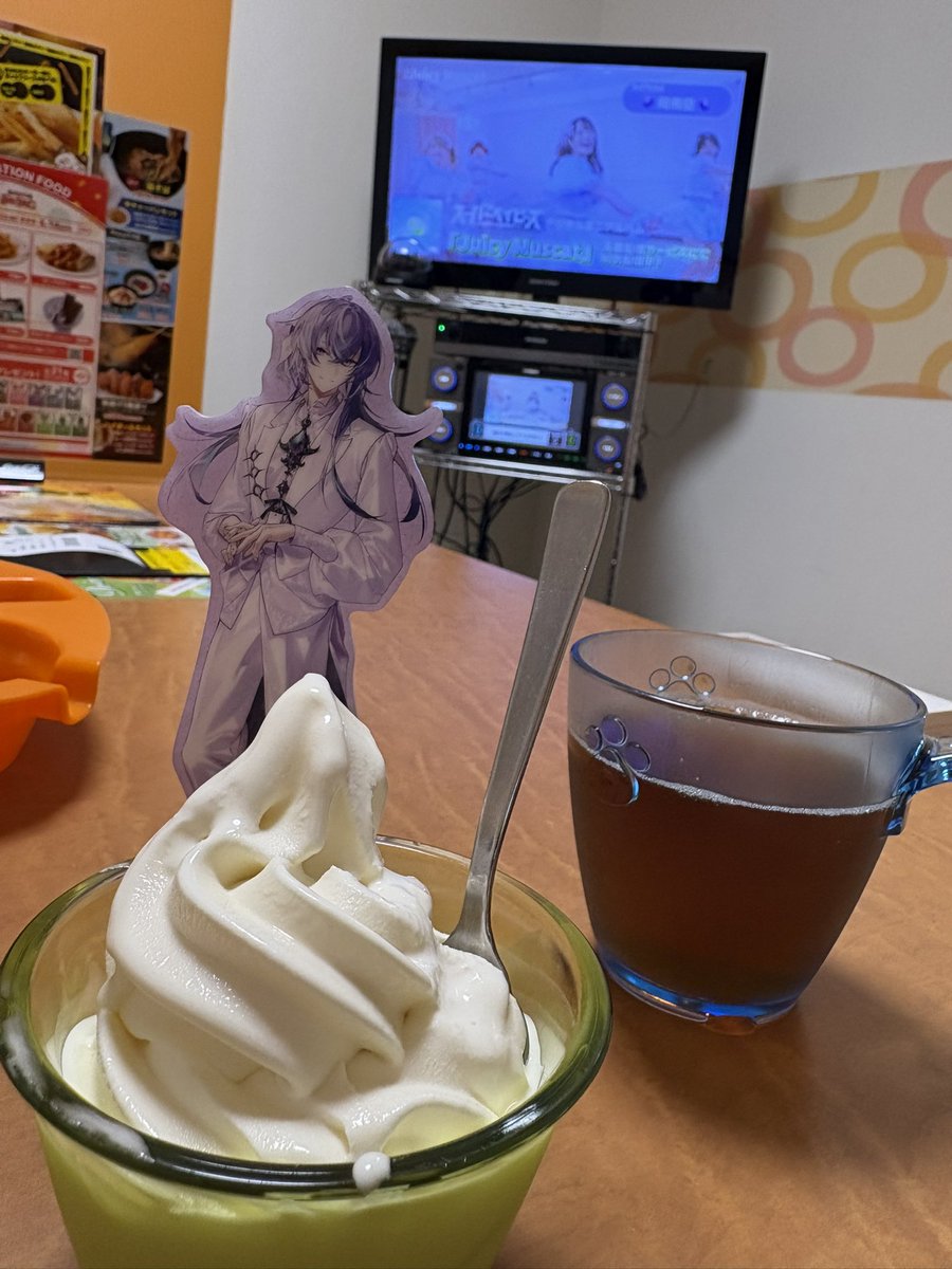 mellow_ar1's tweet photo. カラオケなうです！ https://t.co/dga4ZmGfOo