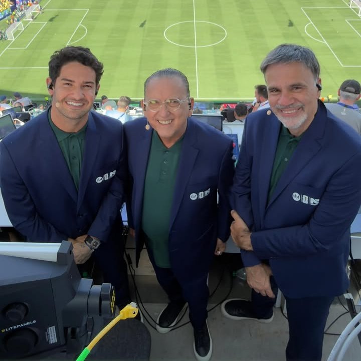telenewstn's tweet photo. 📉 O SBT, que voltou a transmitir a Copa do Mundo após 28 anos, aproveitou o tombo da Globo e saltou para a vice-liderança neste sábado (13). O jogo entre Brasil e Marrocos, narrado por Galvão Bueno e com comentários de Alexandre Pato e Mauro Beting, marcou 8,0 de média. https://t.co/hVzqx3Zl8g