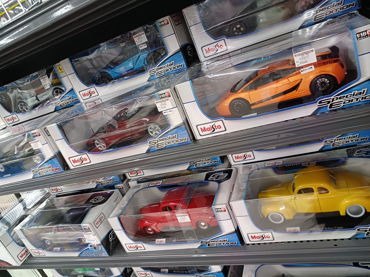 本日はMaisto マイスト SPECIAL EDITION 1:18スケール ミニカーお