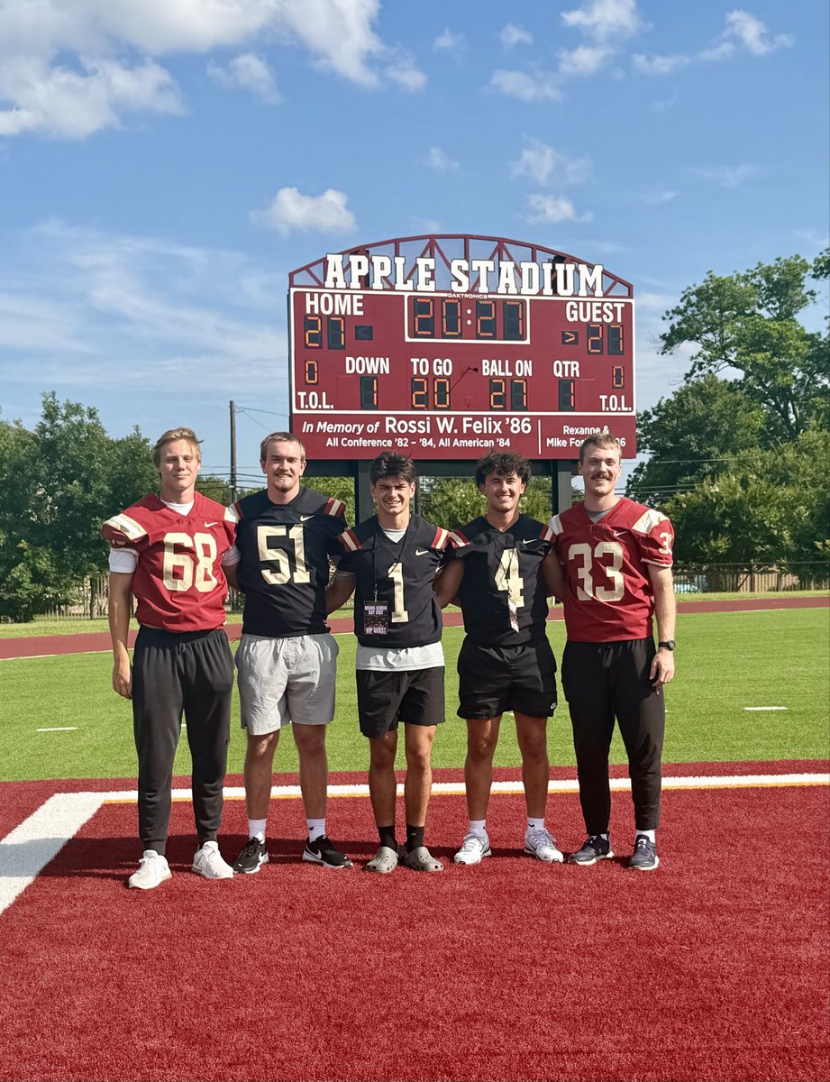 BraxtonO20's tweet photo. Had a great time visiting @RoosFootball today during the Rising Senior Campus Tour. Thank you to the coaches for the invite and taking the time to show us around campus. I enjoyed learning more about the school and football program. Looking forward to staying in touch! #FPE #RooNation #OTH #ClassOf2027 
@CoachBrionesAC @TonyJoeWhite5 @Coach_Love8 @CoachEHill  @AubreyRecruit