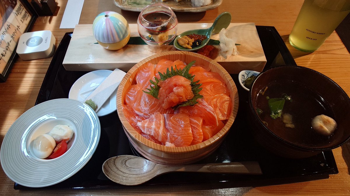 Morcasan18's tweet photo. サーモン御膳 https://t.co/cZINXjHjgG