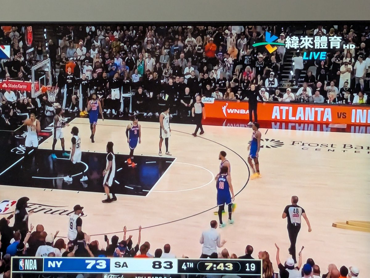 ladym4763's tweet photo. 有誰也在看NBA，週日上午難得家裡兩個男生都在

#我只在想中午吃什麼
#你支持哪一隊

喜歡我請給❤️/轉推/跟隨鼓勵我一下喔 https://t.co/sk1B3KsL8G