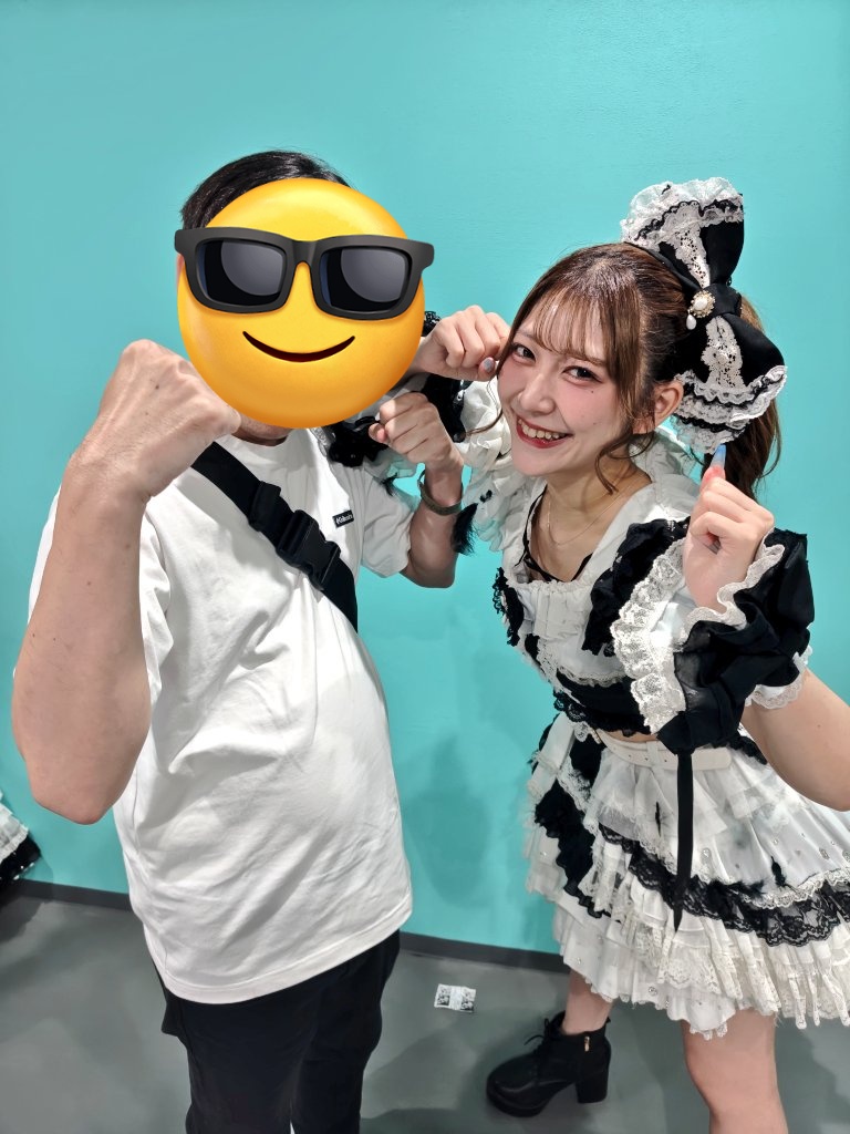 motddaaa's tweet photo. 元気があればなんでもできる！！
元気があれば「きゃくてん」になれる💪…
そんなあなたは〜因果晒し👊‼️

ってことで、「あくまで天使」みてきました〜
あくまで天使1回観て！ハマります！！

「いやいや、しもさん、オレが推してるのは本格的なロックアイドルですよ…グループ名的にもさ〜どんなパフォーマンスするんですか？不安です、因果晒しっすよ！？」
というフォローワーの諸君！！
わかります…

10月5日(月)、ワンマンライブ、恵比寿LIQUIDROOMで開催します！！
前回の流れでいえば招待で来てくれた方にも特典つきますからね…なくても新規特典で全員と写メ撮れるので楽しむことができます✨

そして！！
もし知ってる方がいたらこの文脈で察してると思いますが、ワンピース考察系ユーチューバー先駆者の1人、モンスタージョンTVを知ってる方は今度語りましょう🤣！！

では、シーユー・ネクスト・タイム‼️‼️