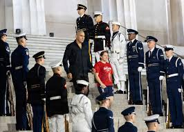 MrJoeHunter's tweet photo. An honor guard on the hallowed steps of the Lincoln Memorial for ... UFC folks?

Embarrassing disrespect. https://t.co/ZND8a7rokw