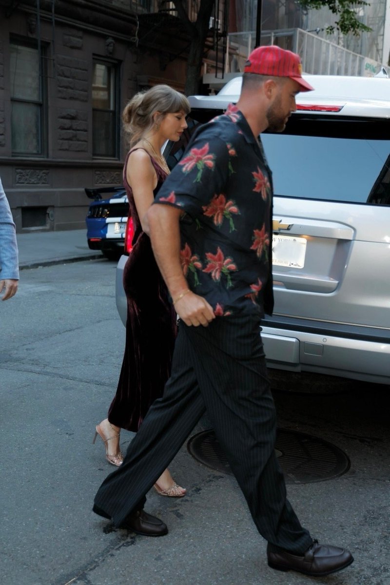 everslay13's tweet photo. hold onnnnnnnnnnn taylor swifttttttt https://t.co/WOk5ltr7ba
