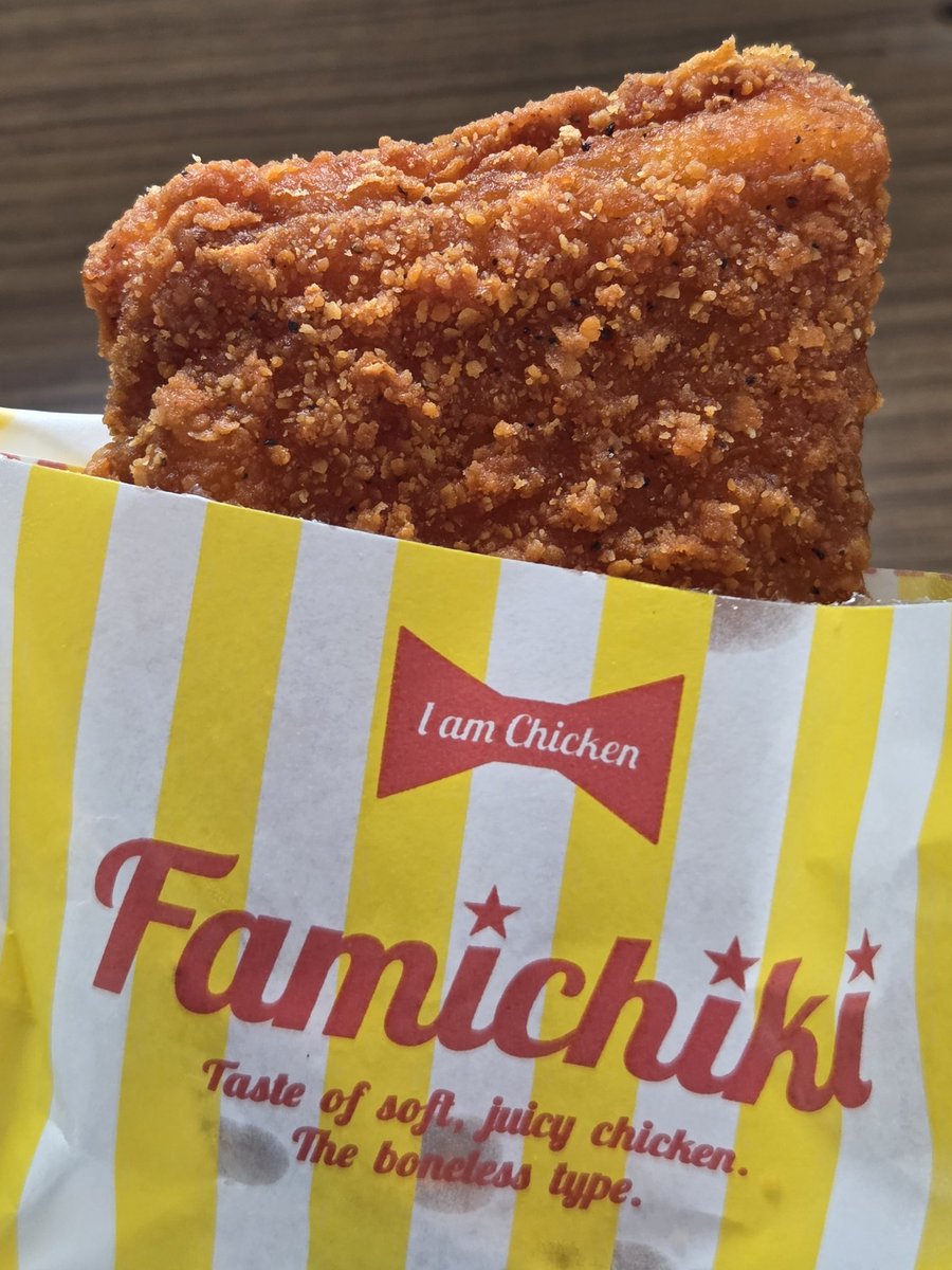 _x7son__8's tweet photo. ファミチキレッド好き.ᐟ.ᐟ https://t.co/EeEjllsHu4