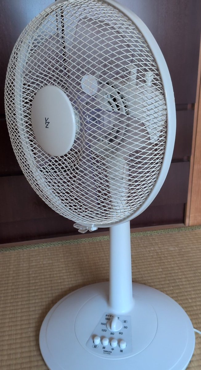 Angie__Papa's tweet photo. 風は強いけど、いい天気☀
いよいよ今年もこいつの登場です。
#イマソラ
#札幌 https://t.co/EtssNZHAZr
