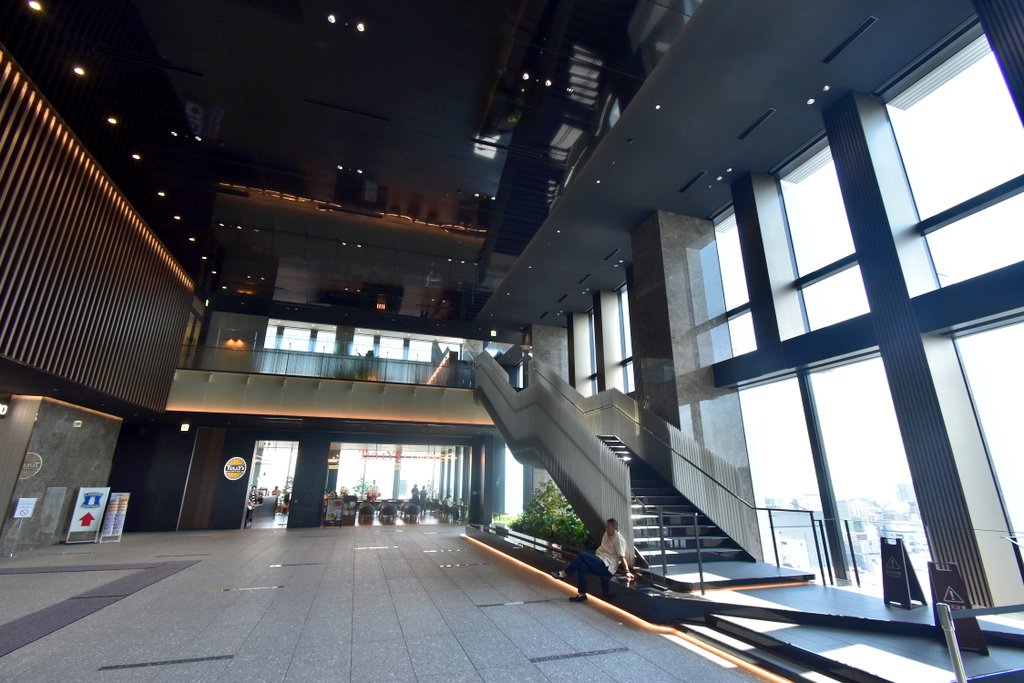 skysclinear758's tweet photo. ザ・ランドマーク名古屋栄が開業。低層部のHAERAは栄に新風を巻き起こす高感度な商業施設です。その上には屋上庭園やシネコンも。まさに都心に相応しい複合超高層ビルが誕生しました！ https://t.co/BBNQXoShVi