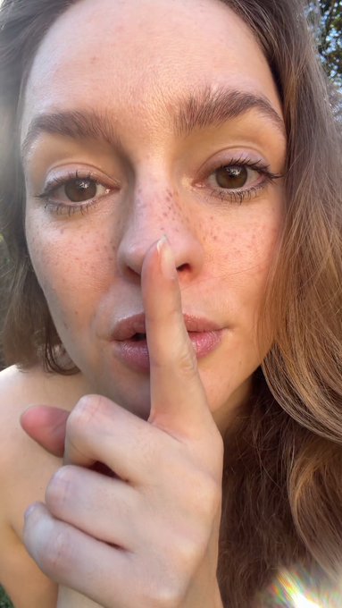 MARYMOODY.COM✨ - 💦 Fansly Update! I really had to pee after cam, so I snuck outside! https://t.co/s5m0pmK26W https://t.co/tFbFUGOL1k