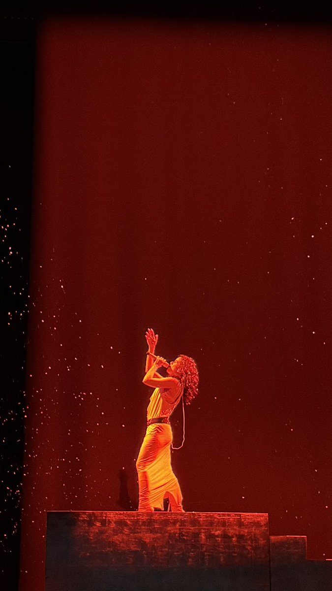 connorb1t's tweet photo. ROSALÍA IN TORONTO https://t.co/mkzG4FHTd5