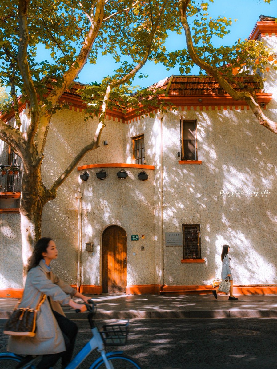 omerkayseri3438's tweet photo. “Sunny autumn breeze, warm coffee in hand, perfect Saturday escape  #AutumnVibes”， https://t.co/nGcADRcdCi