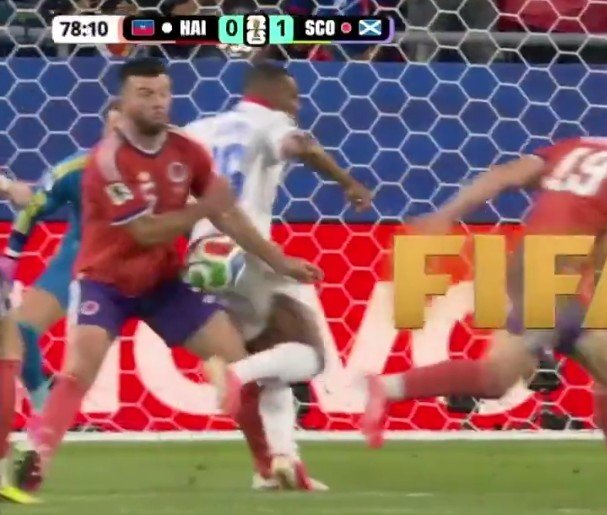 Mercado_Ingles's tweet photo. ¿Era penal para Haiti? ¿Si o no? https://t.co/frNcVfW2PQ