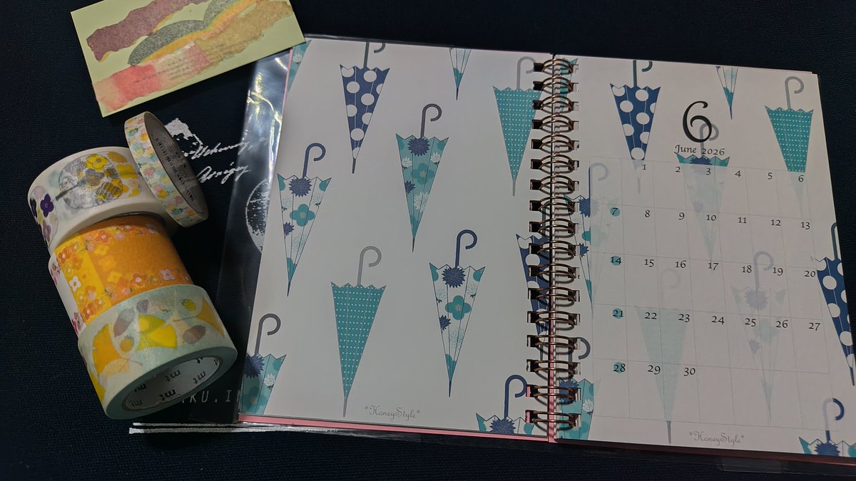 yu__tree's tweet photo. 文具参戦まとめ

「mt×Journal」展HoneyStyle限定テープの5種セットは完売により買えずでしたが、オンラインで単品4種を期間限定で買えて良かったです。
@honeystyle_hani さんの
わたし暦ノートとともに

5月にみつはしさん
@mitsu_bungu24
の紙ものマルシェにいってきました。 https://t.co/8TBCvR5Kp9