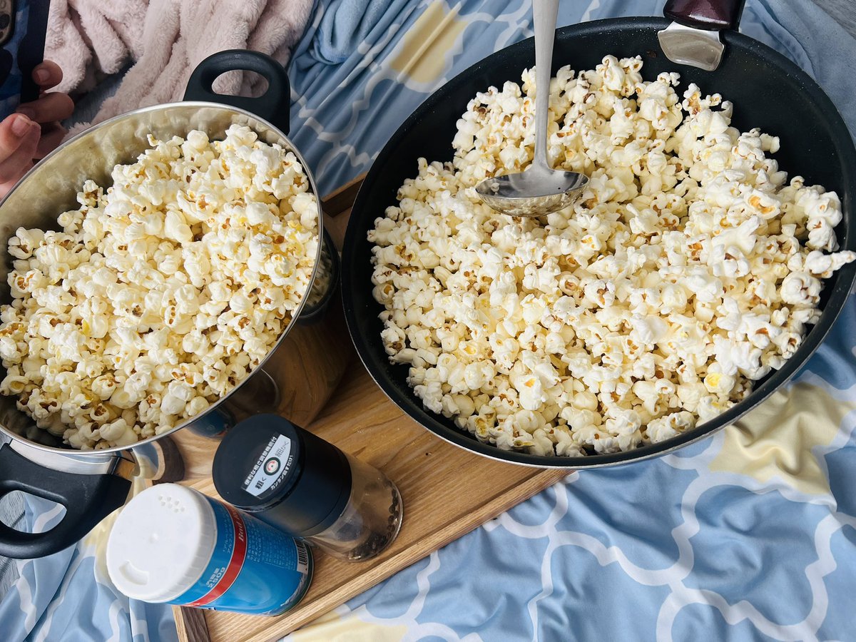 rera_krm's tweet photo. 家族とポップコーン食べながら映画見ようと思って作ったらしょっぱかったんで

ポップコーン足しました

山

豆300g使いました

何人分食べるんだ https://t.co/Vl75tirLX7