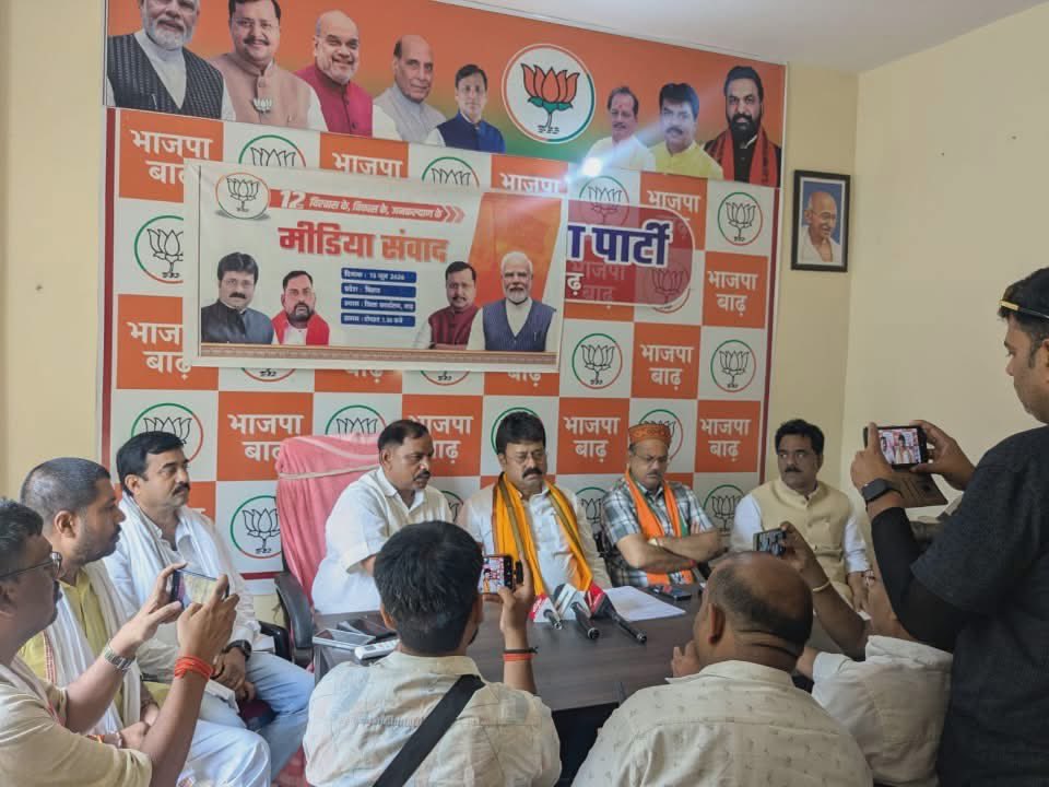 Puttu943's tweet photo. कल संगठन जिला बाढ़ में मासिक टिफिन बैठक सह प्रेस कांफ्रेंस सफल संपन हुआ 
जिसमें मुख्य अतिथि माननीय राज्यसभा सांसद @Shiveshram जी एवं @BJP4Bihar के उपाध्यक्ष आदरणीय @Manojkumarsingh जी शामिल हुए
@NitinNabin @blsanthosh https://t.co/1MJOrEx1LI
