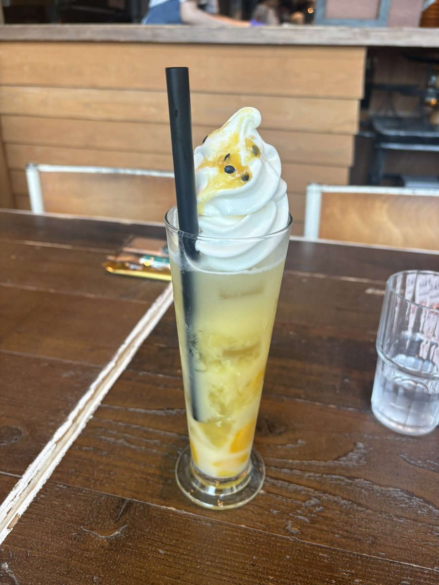 atamaitainara's tweet photo. 昨日は名古屋で集まれて楽しかったです
꧁´∀｀꧂

お料理もとても美味しかった
꧁´∀｀꧂
    🥢🤏
待ち合わせしたカフェもスイーツ美味しそうなのたくさんだった
꧁  ิ◞ළ̵̮̈͂༾ ิ꧂
喉乾いててﾏﾝｺﾞｰのなんか頼んだけど
🥞とかも食べたかったなー

#赤星カツヲ
#YULT https://t.co/If0bquHQVe