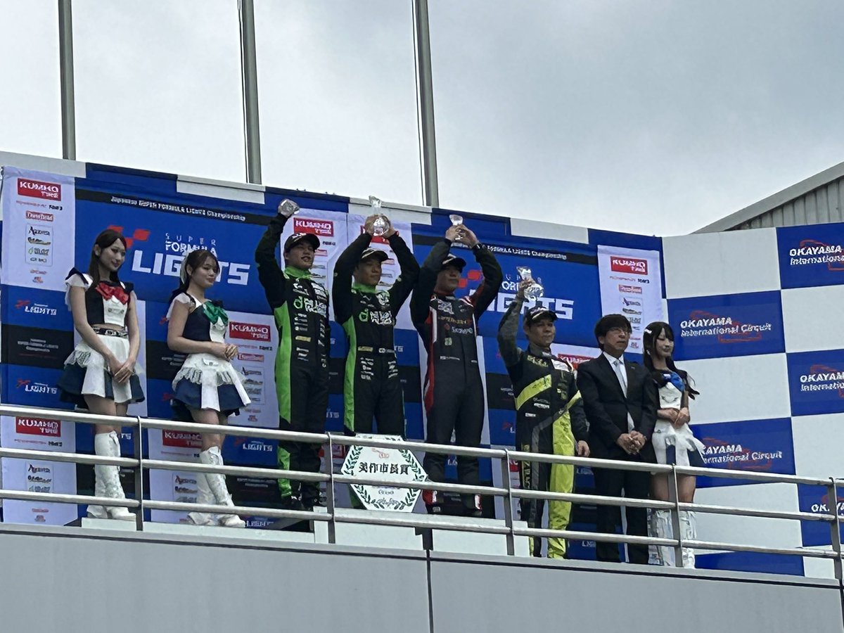 FanInging24828's tweet photo. 初めて息子とレース観戦
岡山国際サーキットに卜部和久選手の応援にきました。
ジャンプスタートをきめて
見事 ２位表彰台に大興奮！

#SFLights
#ディライトワークス
#DELiGHTWORKS https://t.co/8KFsDXS6nc