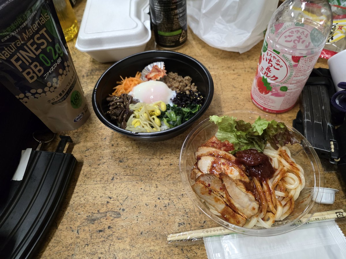 puluto157's tweet photo. ヤスさんのところのピビンパとキムチ角煮うどん🎶
#安田商店 https://t.co/jSjQlzxeq3