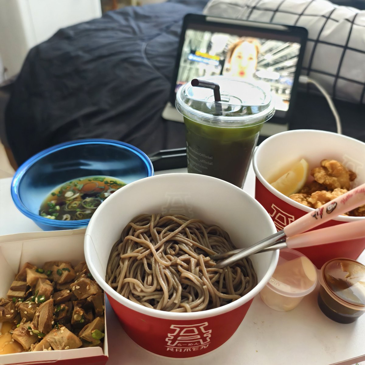 presentsimplex's tweet photo. 🍜 https://t.co/YIS5wjAcLY