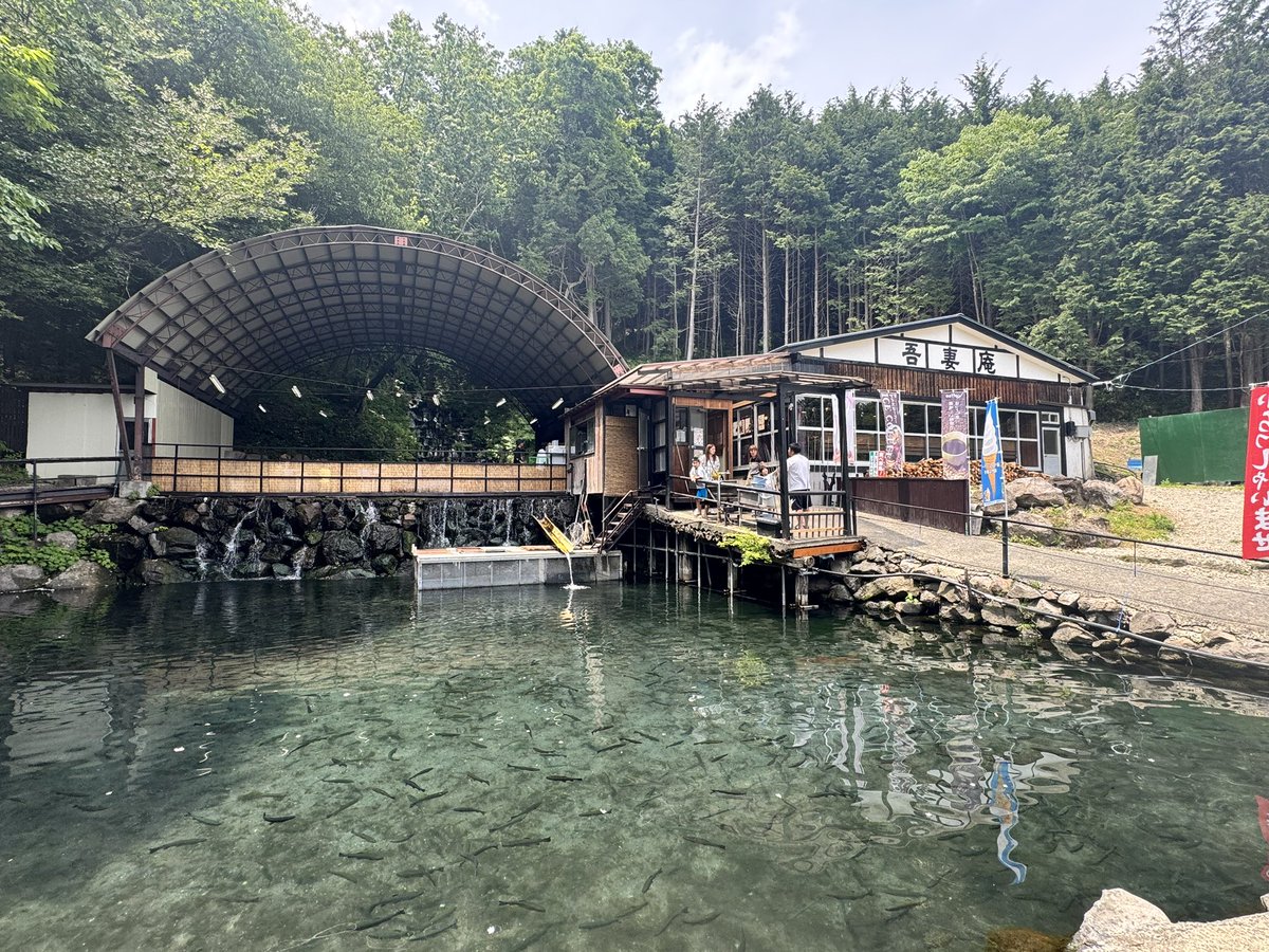 doramichan3310's tweet photo. 久しぶりの 流しそうめん吾妻庵 🥢
景色も水の流れる音も癒やしです🍀
ここは隠れ家的な場所だったのに、今は人気スポットに🤭旦那さんと交際中にもデートできた思い出の場所に今は家族で💓
ランチはそうめんでお腹いっぱいです🫶🏻 https://t.co/6v3gnZkLIF