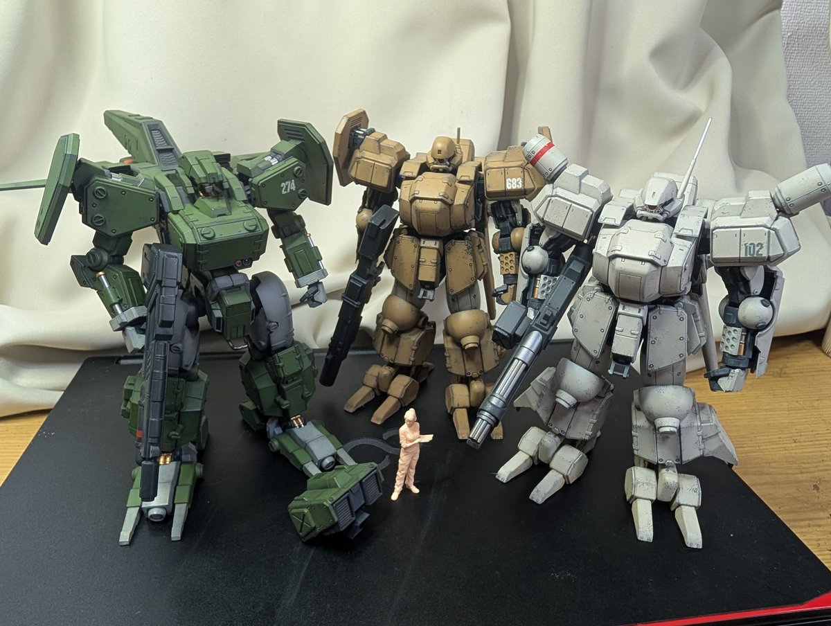 Sh122114's tweet photo. 対比用のフィギュア買ったので再投稿させて下さい。
いやあ、どれも大変でした😅

#重装騎兵ヴァルケン
#重装騎兵レイノス https://t.co/z2NBPcEFZ9