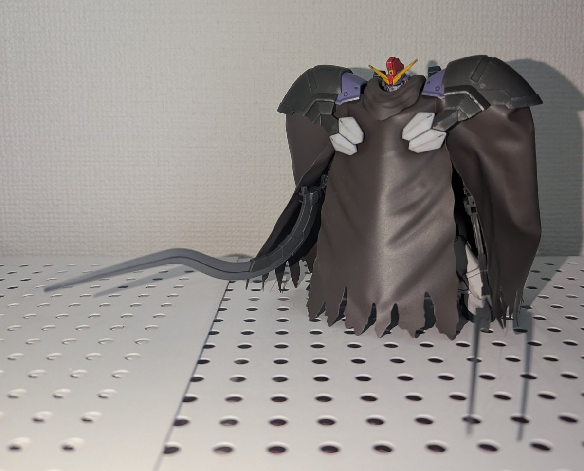 AURO_ra_7's tweet photo. HG ガンダムサンドロック改 EW完成〜✨
スミ入れとウェザリング、トップコートをして終了
サンドロック‥マントがめっちゃ似合うし、カッコイイね
マント姿でウイングゼロの隣に飾ろうかな〜✨

#ガンプラ 
#ガンプラ好きと繋がりたい https://t.co/3QYnsLIkvw