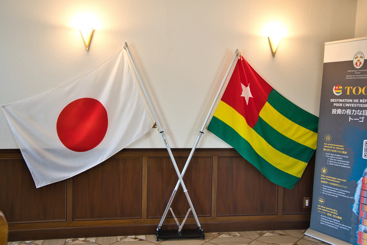 DMouvy's tweet photo. Journée culturelle à l’Ambassade du Togo au Japon

Nous avons eu le plaisir d’accueillir, ce 13 juin 2026, YAMATO Gokoro, association japonaise engagée dans la promotion de l’identité et du patrimoine culturel du Japon.

Cette chaleureuse rencontre a été marquée par une présentation du Togo, une dégustation de mets togolais ainsi qu’une cérémonie japonaise du thé.

Un beau moment d’échanges, de découverte mutuelle et de dialogue entre les cultures togolaise et japonaise.

Quand les traditions se rencontrent, l’amitié entre les peuples prend tout son sens.

@DiplomatieTogo @AmbJaponCITGNE @AmbaTogoJapon @Tg_Tourisme