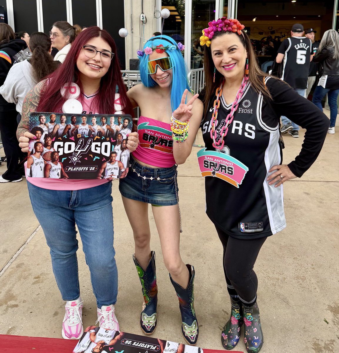 MarGOSFFL's tweet photo. This @spurs season.. anytime I took a picture with @missraydiancee we won.. next year it’s time to make it OFFICIAL.. and take more pictures. #Porvida #Gospursgo FOREVER! https://t.co/1fTZwJupX4